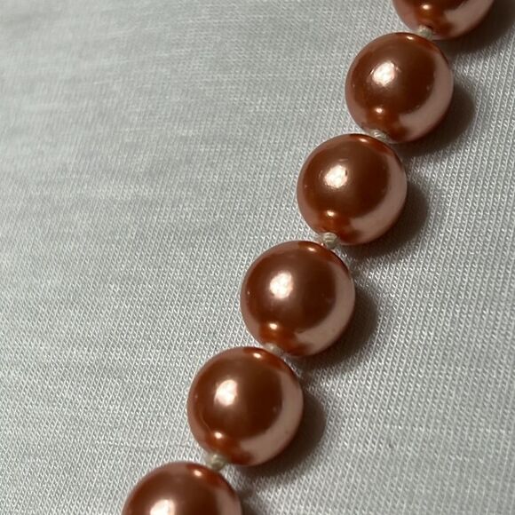Joan Rivers faux peach pearls - Picture 2 of 4